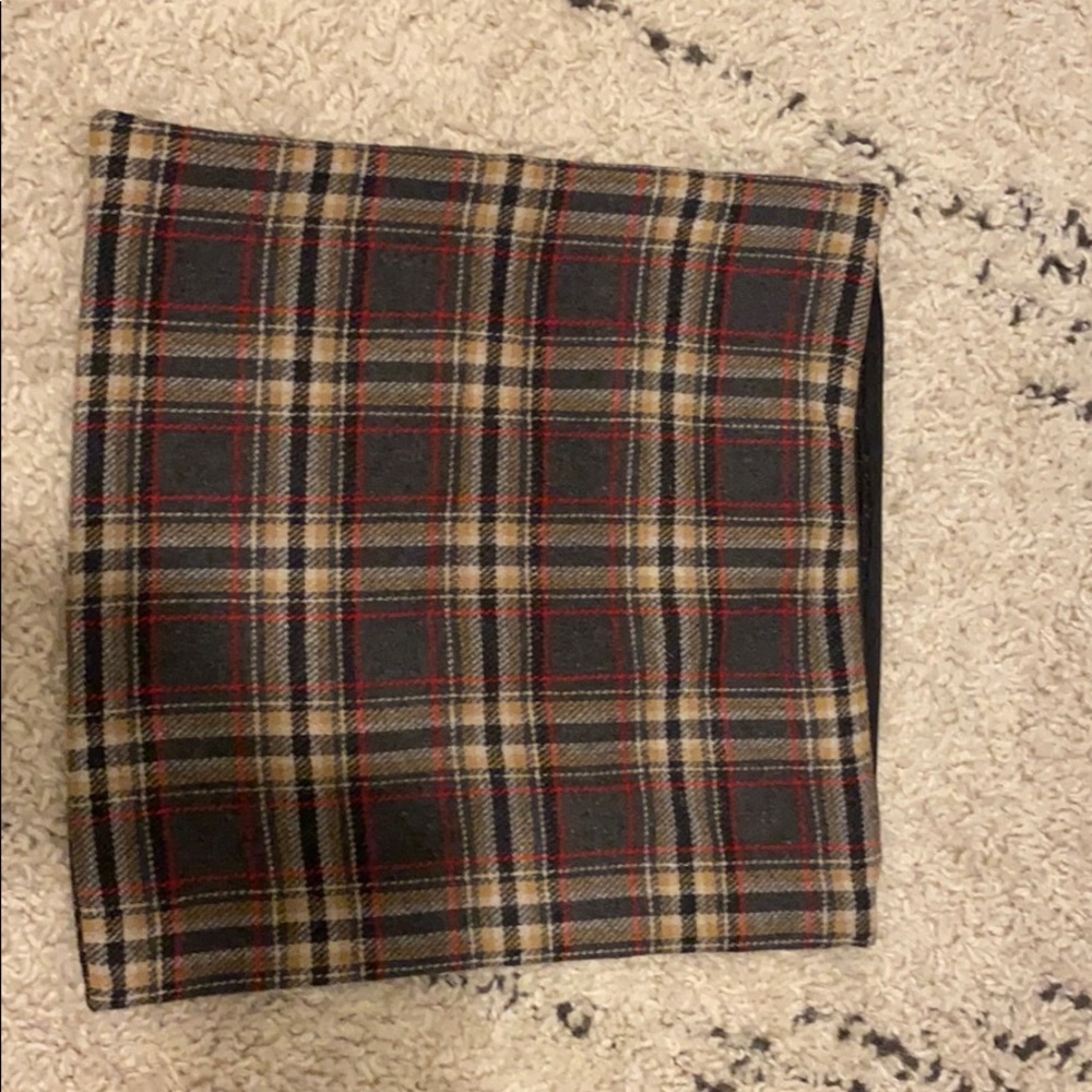 2 crate and barrel pillow cases